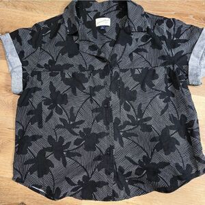 Universal Thread Black and Gray Kids Shirt